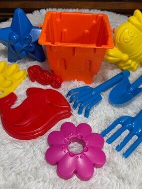 10pc Sand Bucket Pail + Shovel Rakes + Sand Forms Whale Seahorse Lobster & More!